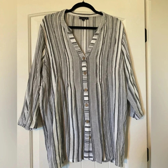 Gray Stripe Tunic “Linen Like” Fabric! Perfect for Fall Transition! Layering! - Picture 1 of 6